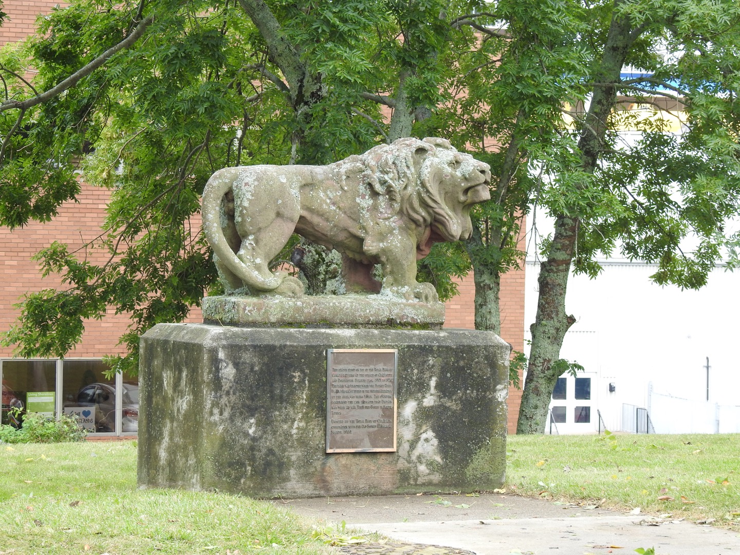 加拿大的古老狮子雕像